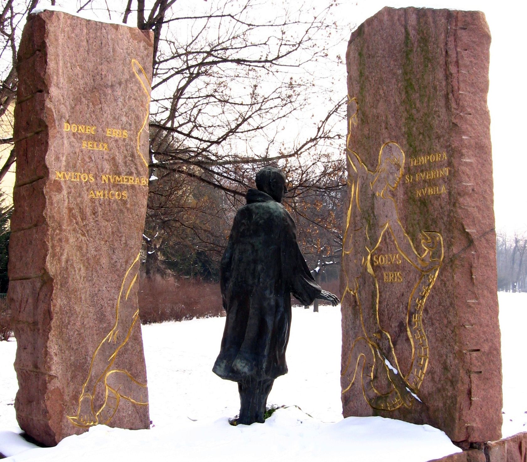 Raoul Wallenberg szobra a Szilágyi Erzsébet fasorban. Varga Imre, 1987.